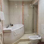 Полулюкс (Просторный шикарный номер), Отель Brut Hotel
