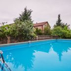 Бассейн, Гостевой дом TK's House