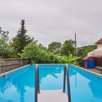 Бассейн, Гостевой дом TK's House