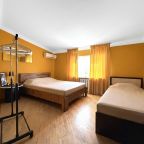 Трехместный (С одной двуспальной и одной односпальной кроватью), Хостел Art Hostel