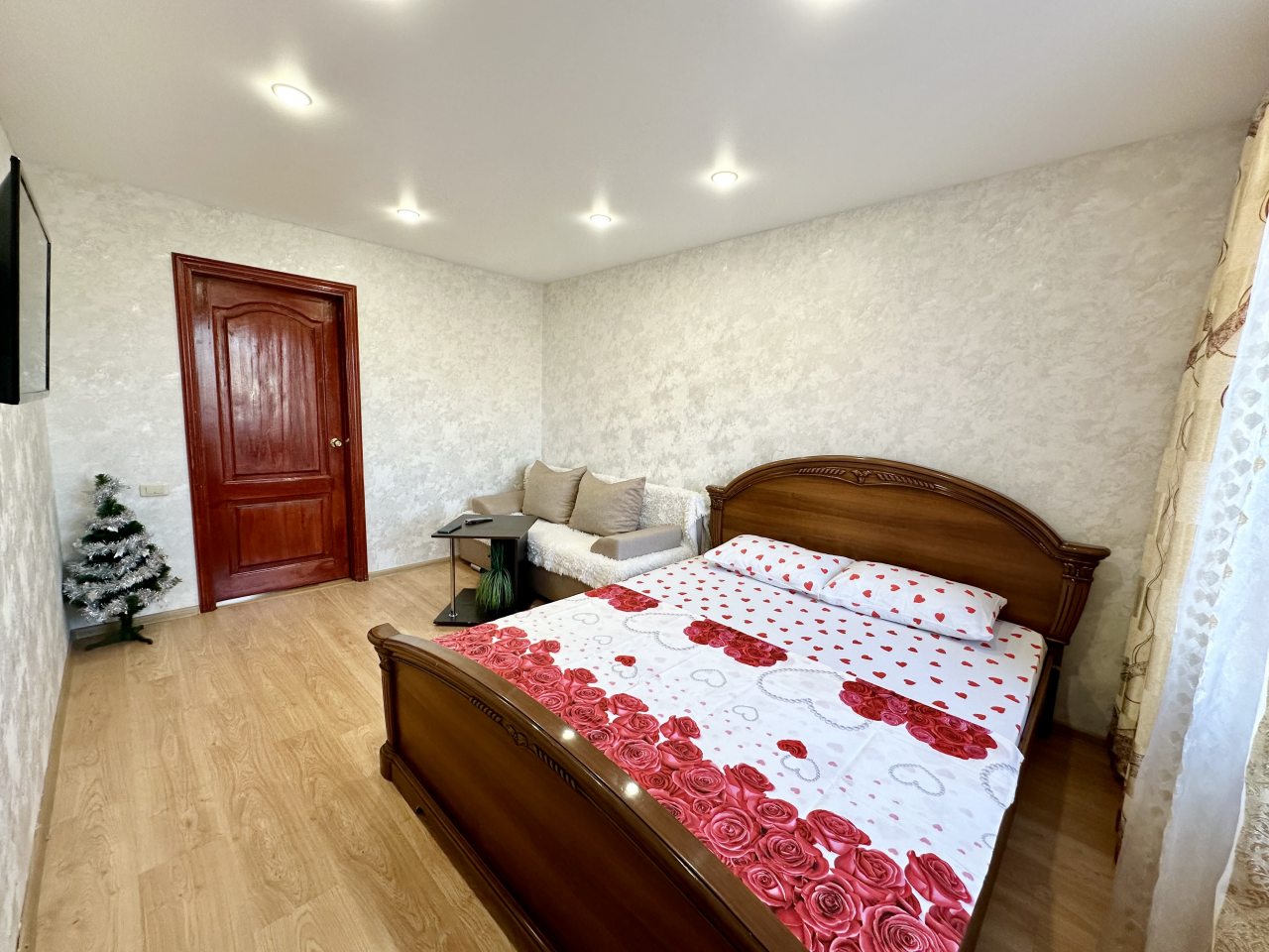 Апартаменты (Квартиры 3-х.комнатные в центре города), Апартаменты 3-х.комнатные квартиры у Ледового Дворца Спорта