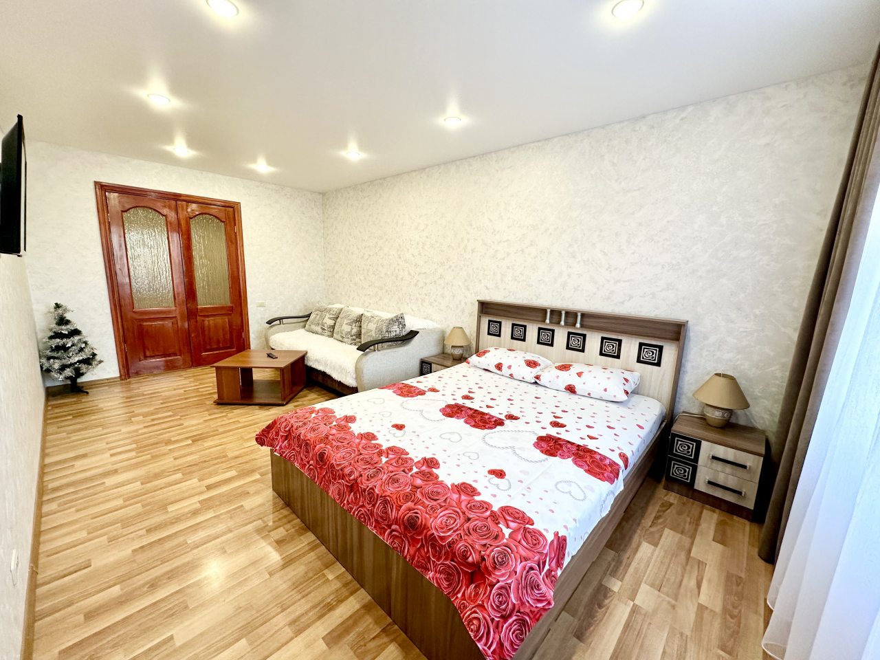 Апартаменты (Квартиры 3-х.комнатные в центре города), Апартаменты 3-х.комнатные квартиры у Ледового Дворца Спорта