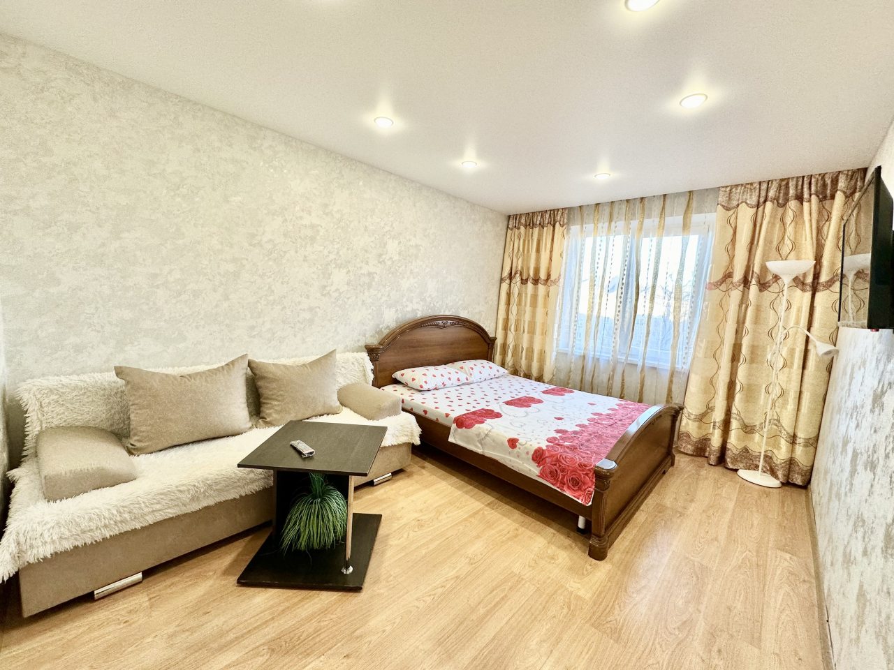 Апартаменты (Квартиры 3-х.комнатные в центре города), Апартаменты 3-х.комнатные квартиры у Ледового Дворца Спорта