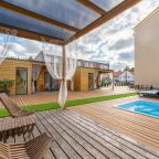 Своя ухоженная территория, Апартаменты Yantarny Resort