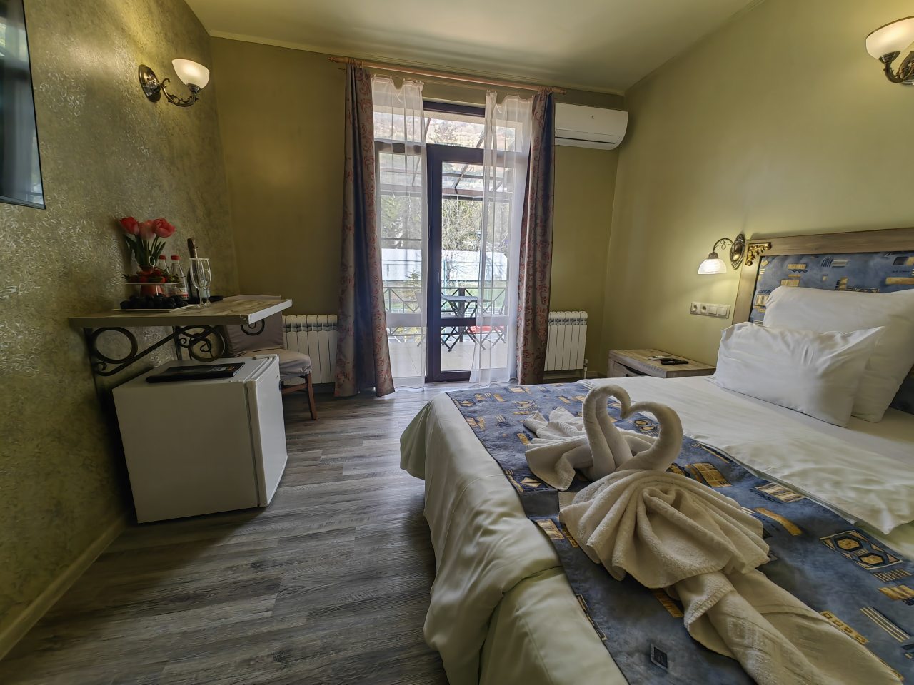 Номер для молодожёнов!