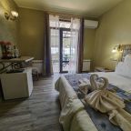 Номер для молодожёнов!