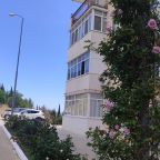 Еще одна верхняя парковка для машин