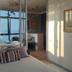 Чайки с вами в спальне и чайки за окнами