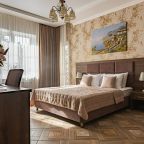 Полулюкс (Двухкомнатный с балконом, вид на сосновый лес, до 4-х гостей), Отель Винтаж