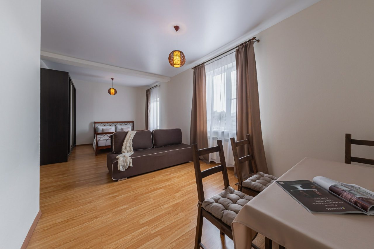 Четырехместный (Стандарт с кухней, балконом,  вид на бассейн), Отель Винтаж