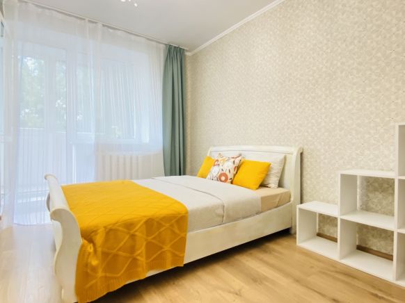 Yellow Floor Apartment, Калининград