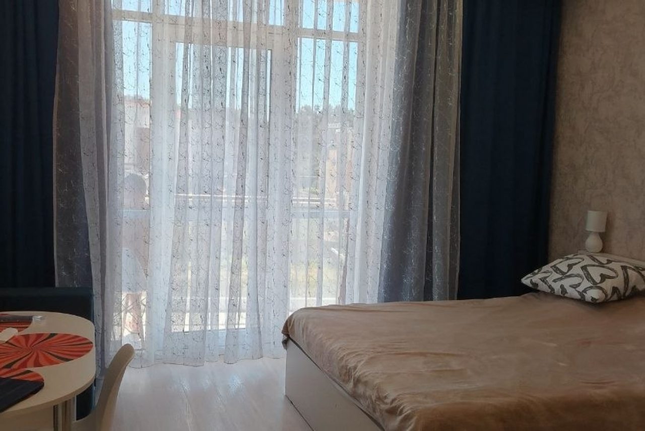 Студио (Трехместная с балконом на третьем этаже (О161)), Апартаменты Sun Hills Ольгинка