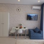 Студио (Трехместная с балконом на третьем этаже (О161)), Апартаменты Sun Hills Ольгинка