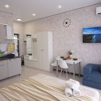 Студио (Трехместная с балконом на третьем этаже (О161)), Апартаменты Sun Hills Ольгинка