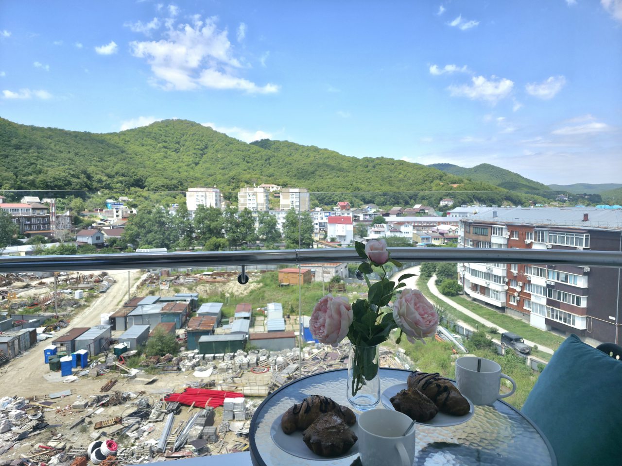 Апартаменты (Четырехместные с балконом на 6 этаже), Апартаменты Sun Hills Ольгинка