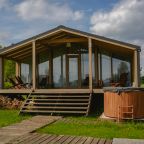 Люкс (Дубль Дом с 3 спальнями и купелью), Гостевой двор HOLIDAY VILLAGE PERESLAVL