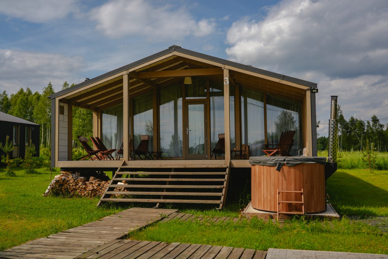Люкс (Дубль Дом с 3 спальнями и купелью), Гостевой двор HOLIDAY VILLAGE PERESLAVL