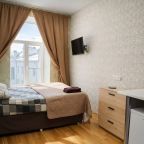 Двухместный (Эконом-класса с двуспальной кроватью и общей ванной), Мини-отель Двухместный номер с 1 двуспальной кроватью