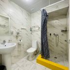 Двухместный (Эконом-класса с двуспальной кроватью и общей ванной), Мини-отель Двухместный номер с 1 двуспальной кроватью