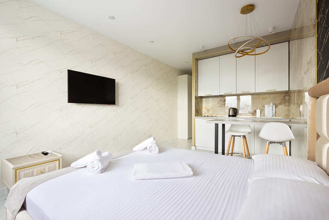 De Luxe (Делюкс), Апарт-отель Karat Apart