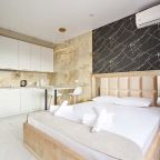 De Luxe (Делюкс), Апарт-отель Karat Apart