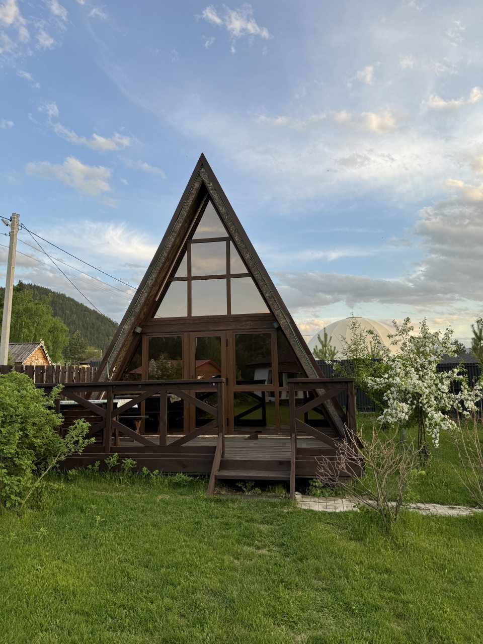 Трёхместный и более (Лесной), Усадьба Росстань