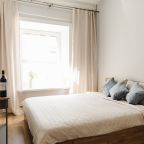 Двухместный (Красивый небольшой номер с новым ремонтом и душевой комнатой из мраморной плитки в номере), Апартаменты 300 метров от Эрмитажа