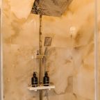 Двухместный (Красивый небольшой номер с новым ремонтом и душевой комнатой из мраморной плитки в номере), Апартаменты 300 метров от Эрмитажа