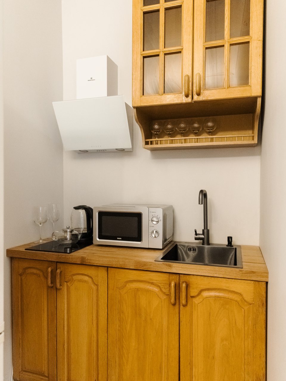 Двухместный (Красивый небольшой номер с новым ремонтом и душевой комнатой из мраморной плитки в номере), Апартаменты 300 метров от Эрмитажа