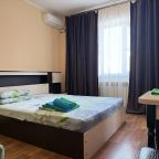 Трёхместный и более (Трехместный номер с двухспальной кроватью и диваном), Мини-отель Авокадо