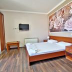 Трёхместный и более (Четырехместный номер с видом на море и дендрарий), Гостевой дом Delsochi