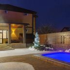 Коттедж (Красивый), Речной клуб Коттедж Красивый