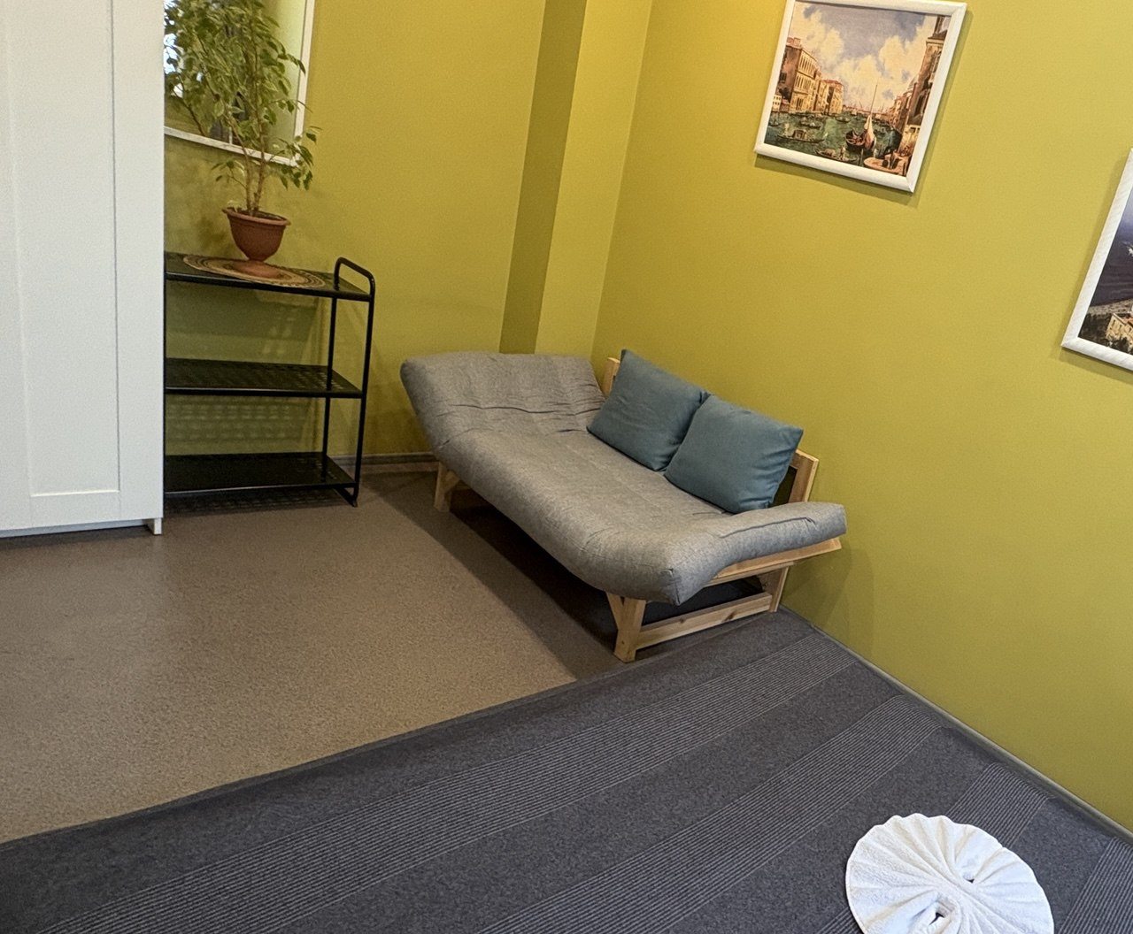 Семейный (Двухместный номер с дополнительным диваном), Хостел Живи и Путешествуй