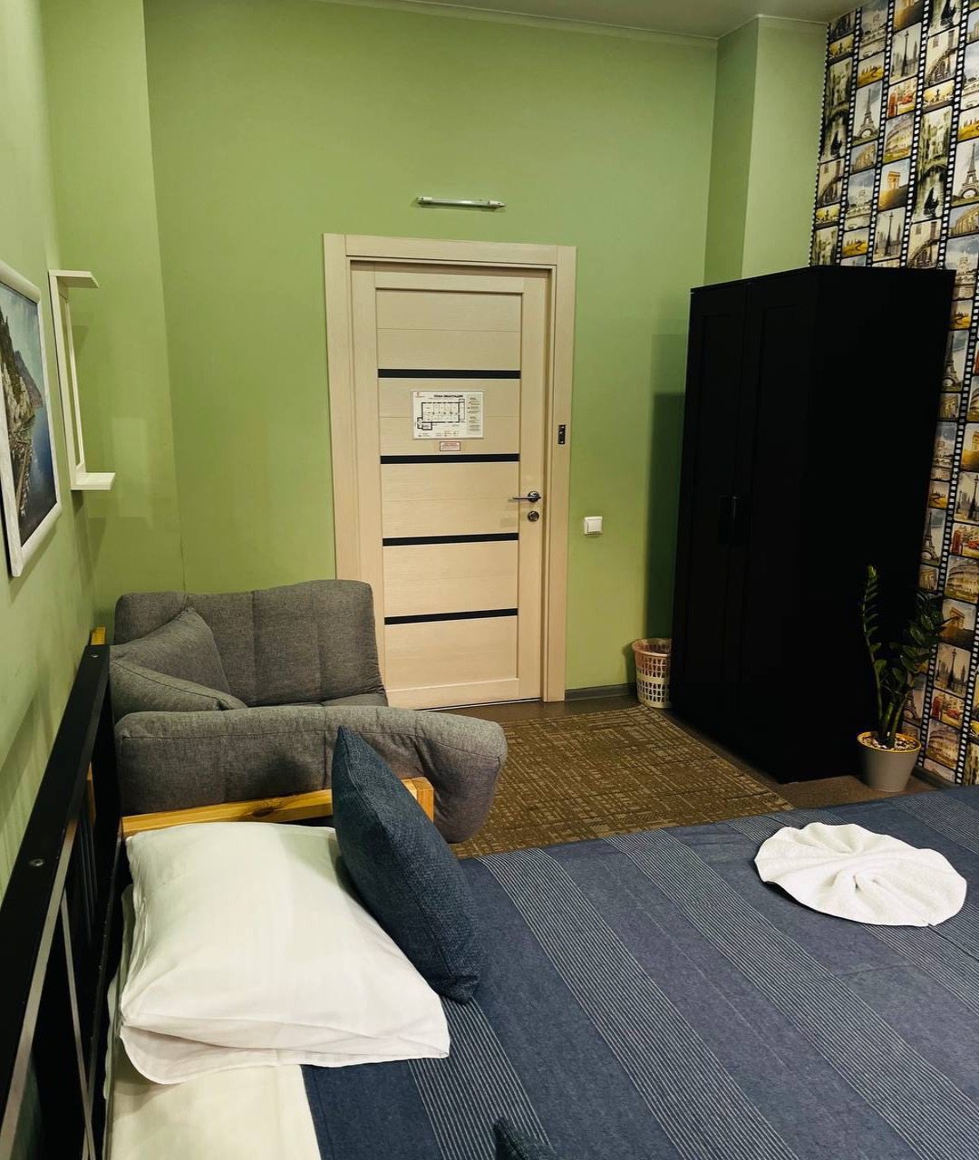 Семейный (Двухместный номер с дополнительным диваном), Хостел Живи и Путешествуй