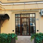 Своя ухоженная территория, Отель Смарт Невский Ботик