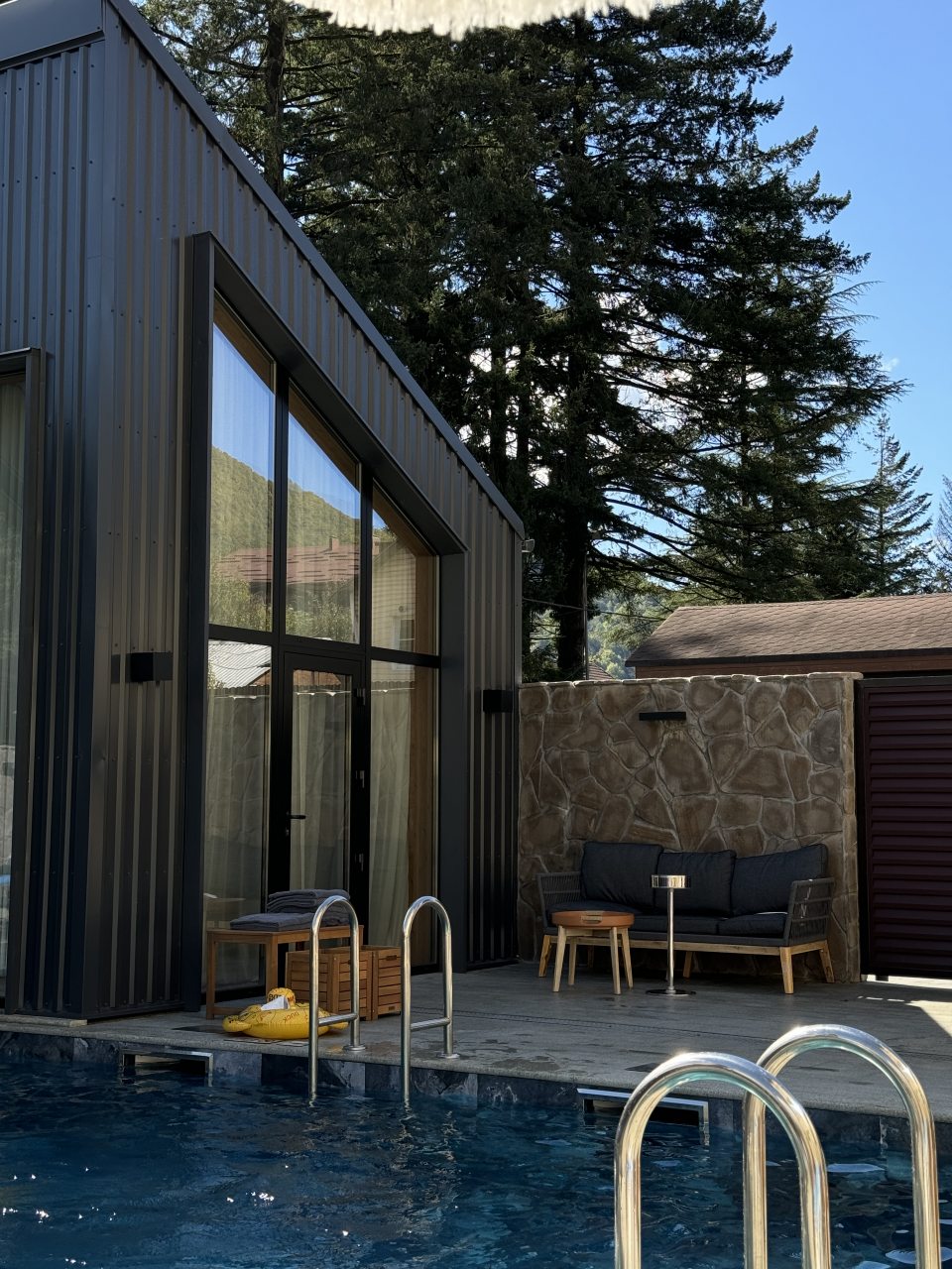 Бассейн, Апарт-отель Бридж