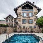 Бассейн, Апарт-отель Бридж