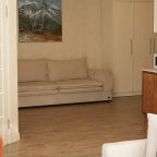 De Luxe (Арт пентхаус), Гостиница Таукель