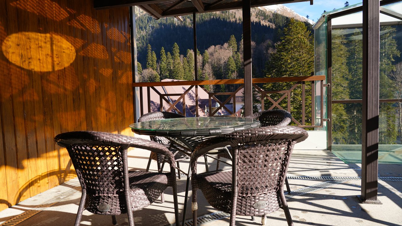 De Luxe (Арт пентхаус), Гостиница Таукель