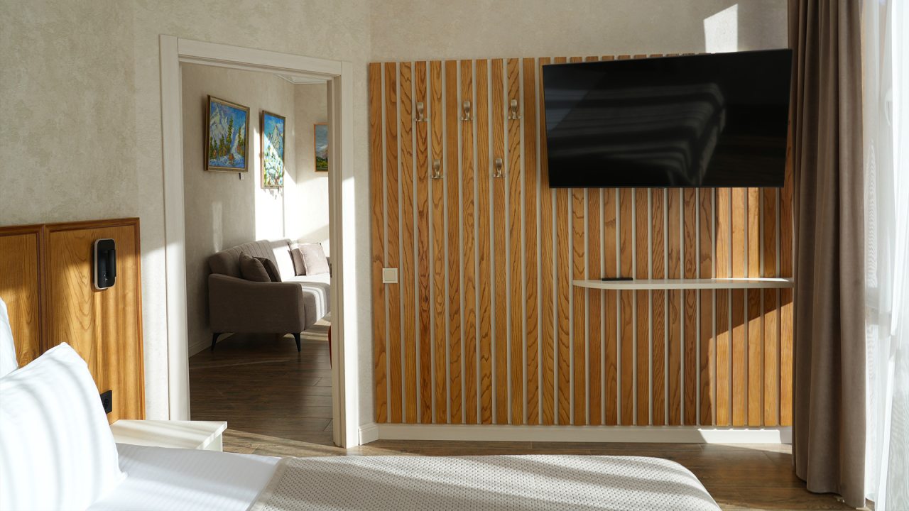 De Luxe (Арт пентхаус), Гостиница Таукель