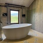 Коттедж (Коттедж с отдельной ванной с видом на природу), База отдыха Старый Сивух
