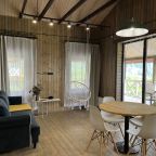 Коттедж (Коттедж с отдельной ванной с видом на природу), База отдыха Старый Сивух
