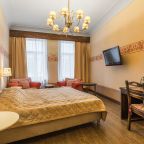 На 1 - уровне расположена гостиная, 2 односпальных кровати.