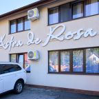 Небольшая парковка перед отелем, на улице, на 4 - 5 автомобилей. Количество мест ограничено, Отель Astra de Rosa