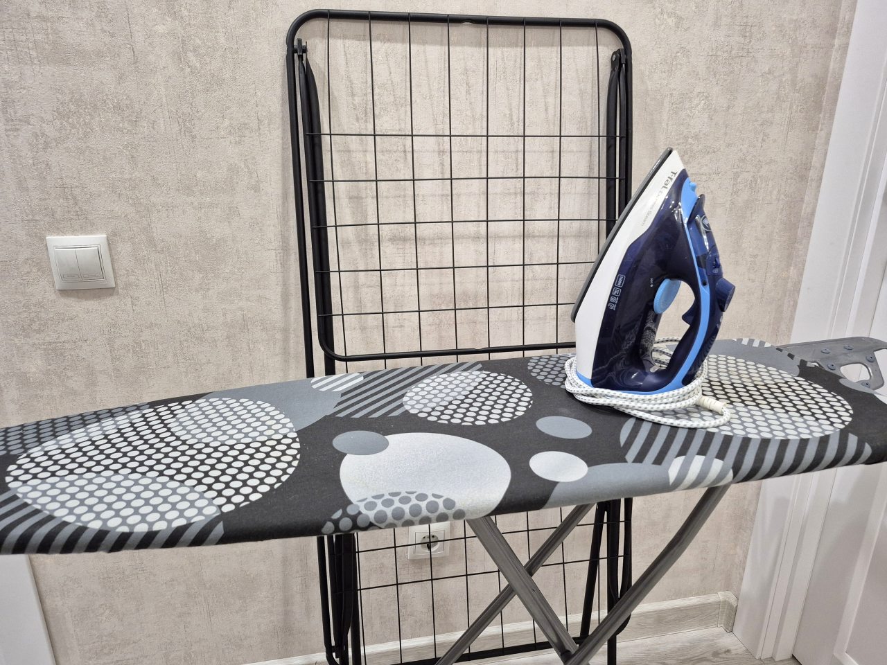 Утюг, гладильная доска, сушилка