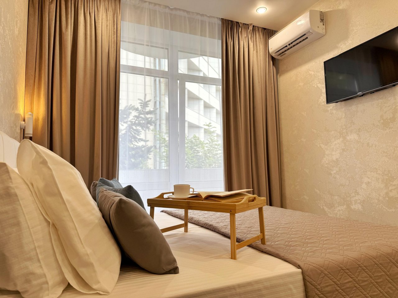 Апартаменты (С небольшим балконом. 3 минуты до Пляжа. Для троих.), Апартаменты Goodwill 3 минуты от моря