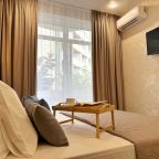 Апартаменты (С небольшим балконом. 3 минуты до Пляжа. Для троих.), Апартаменты Goodwill 3 минуты от моря