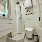 Апартаменты (С небольшим балконом. 3 минуты до Пляжа. Для троих.), Апартаменты Goodwill 3 минуты от моря