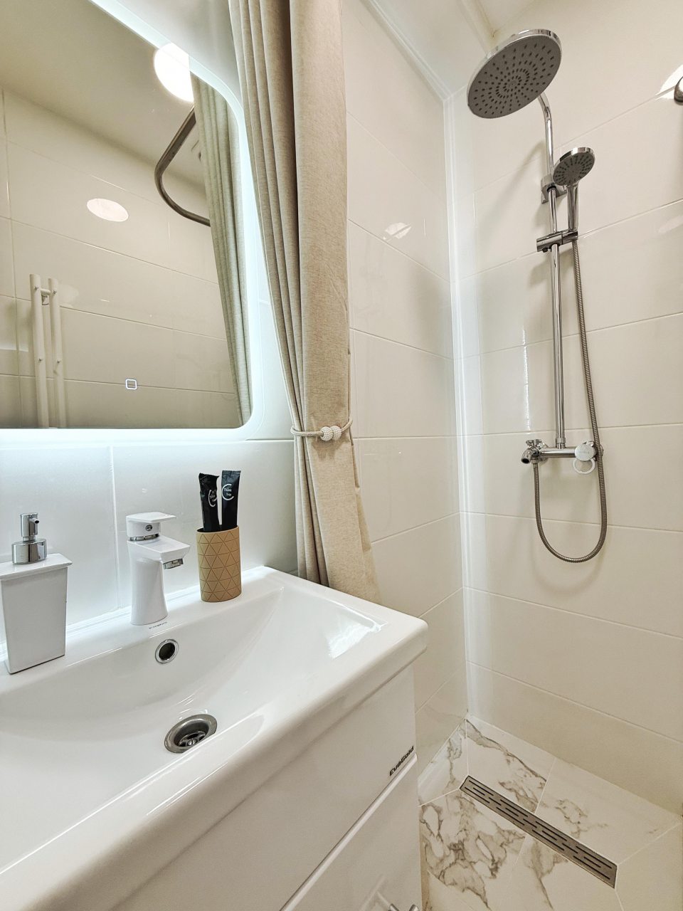 Апартаменты (С небольшим балконом. 3 минуты до Пляжа. Для троих.), Апартаменты Goodwill 3 минуты от моря