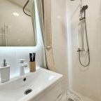 Апартаменты (С небольшим балконом. 3 минуты до Пляжа. Для троих.), Апартаменты Goodwill 3 минуты от моря